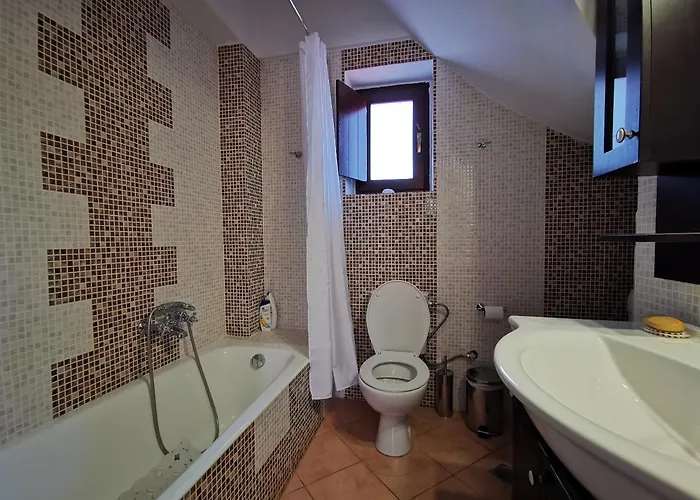 Anaroussa بيت للعطل